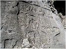 Tanrıça Hebat, oğlu Şarruma ve arkalarında bir çift başlı kartal üstünde Hebat'ın kızı ve torunu - T. Bilgin, 2006